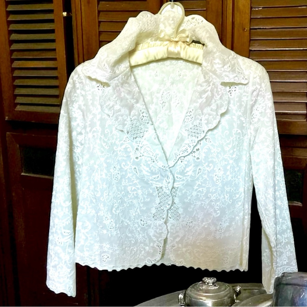 Vintage Eli Tahari’s Designer Elegant White Lace Top